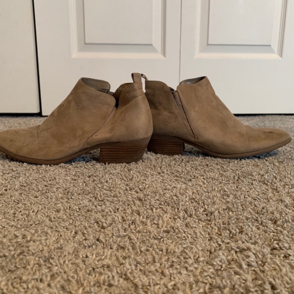 Tan American eagle booties